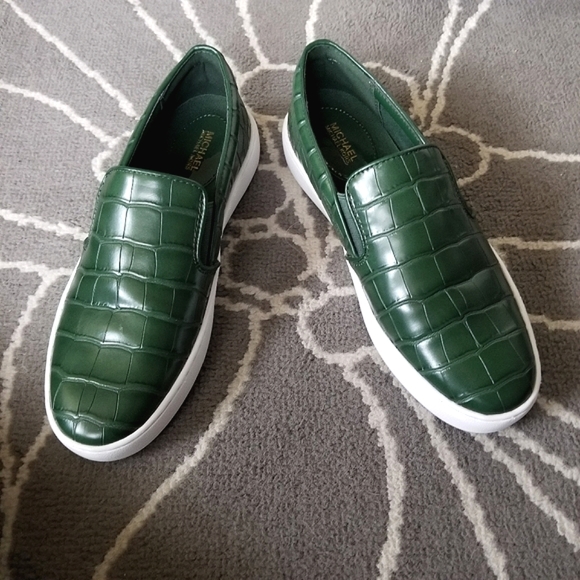 NWOT Michael Kors Green Croco Embossed KEATON Slip Ons - Picture 2 of 9
